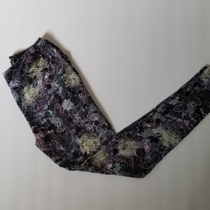 Beautiful LuLaRoe paisley & floral OS leggings